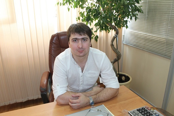 Ведущий менеджер отдела продаж «ГольфСтрим» Максим Папоротный Ведущий менеджер отдела продаж «ГольфСтрим» Максим Папоротный